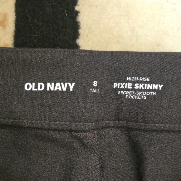 Old Navy Charcoal Pixie Skinny Pants - Picture 2 of 3